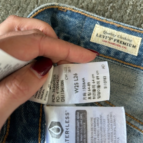 Levi’s 501 original cropped jeans in worn in medium indigo wash - Picture 5 of 6